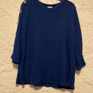 Many blue 3/4 sleeve sweater
